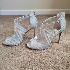 Gianni Bini Silver Rhinestone Peep Toe Pumps Size 8
